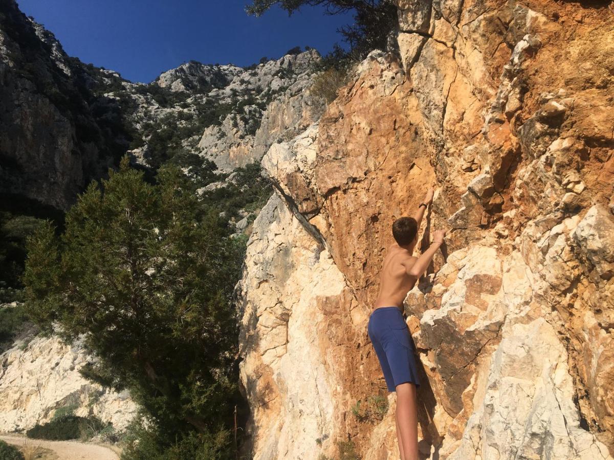 Cav Mameli Aparthotel Dorgali Bagian luar foto